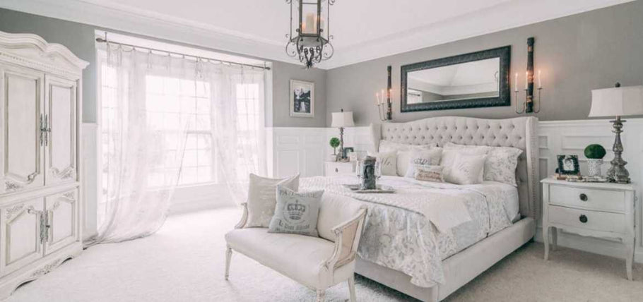 The shabby chic bedroom interior is basically a transformed elegant look of that traditional country room design we used to see in those classic romantic films