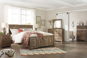 Blavilla Casual Brown Bedroom Set: King Panel Bed, Dresser, Mirror, 2 Nighstands